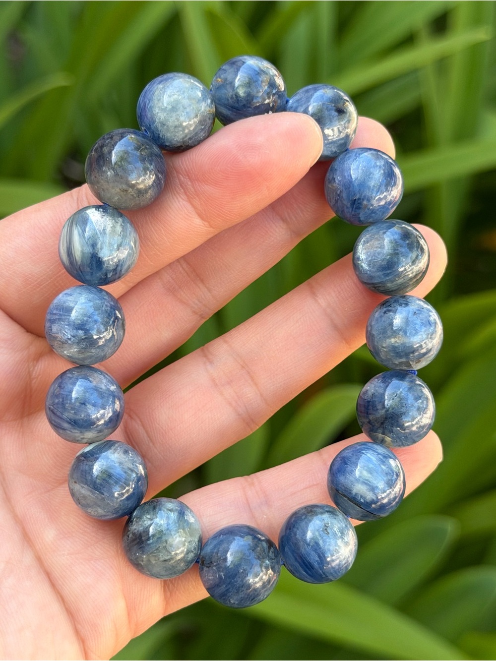 14mm stretchable blue kyanite bracelet 1890 - Picture 2 of 9